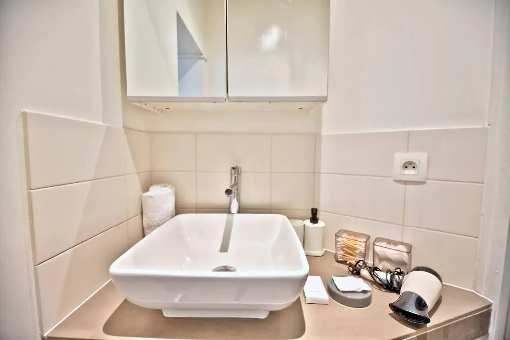 1 Bedroom Only 15 Min Walk To The Louvre