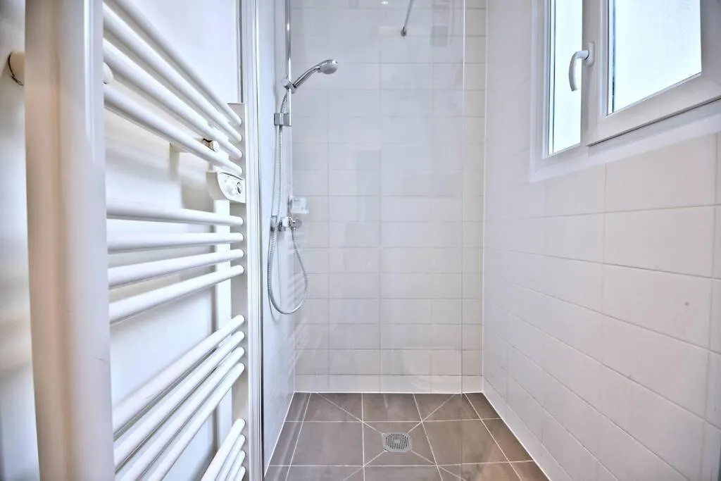 1 Bedroom Only 15 Min Walk To The Louvre Apartment Paris